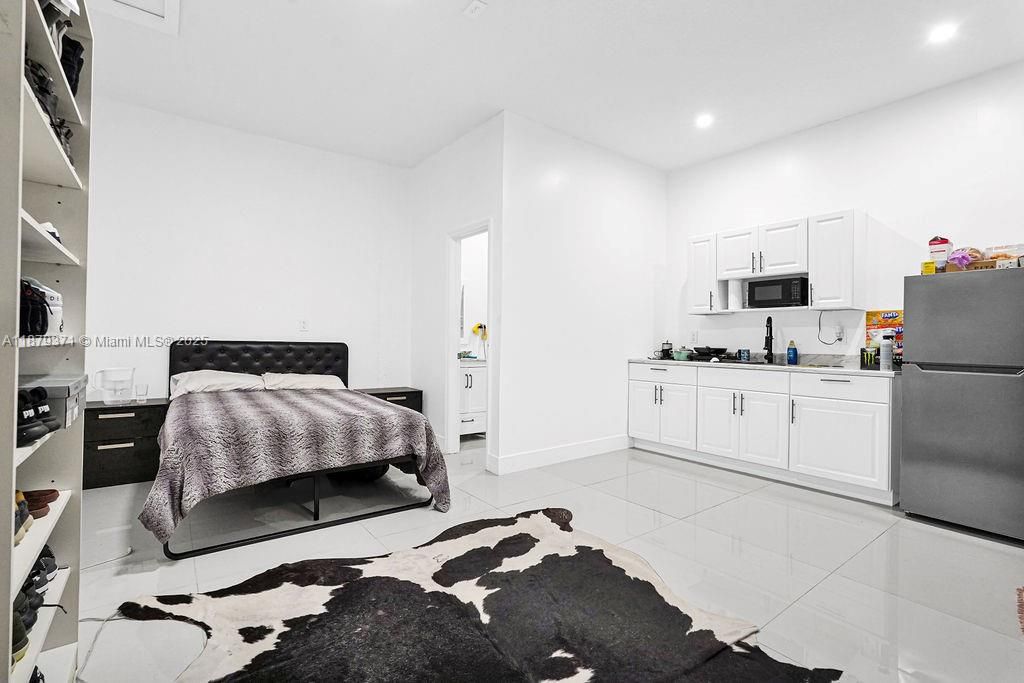 For Sale: $675,000 (4 beds, 3 baths, 1870 Square Feet)