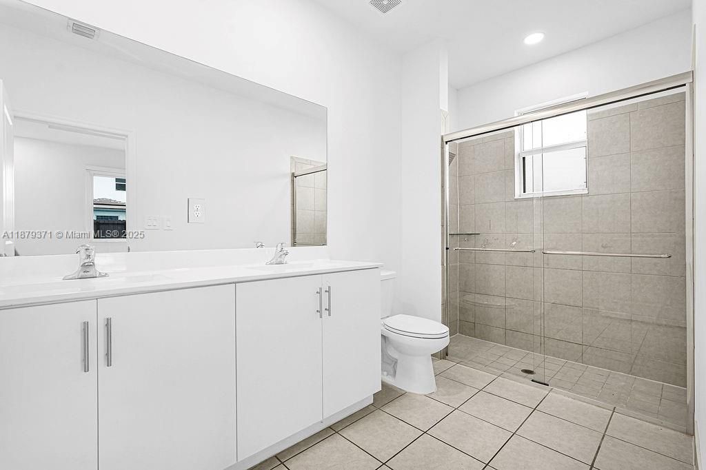 For Sale: $675,000 (4 beds, 3 baths, 1870 Square Feet)