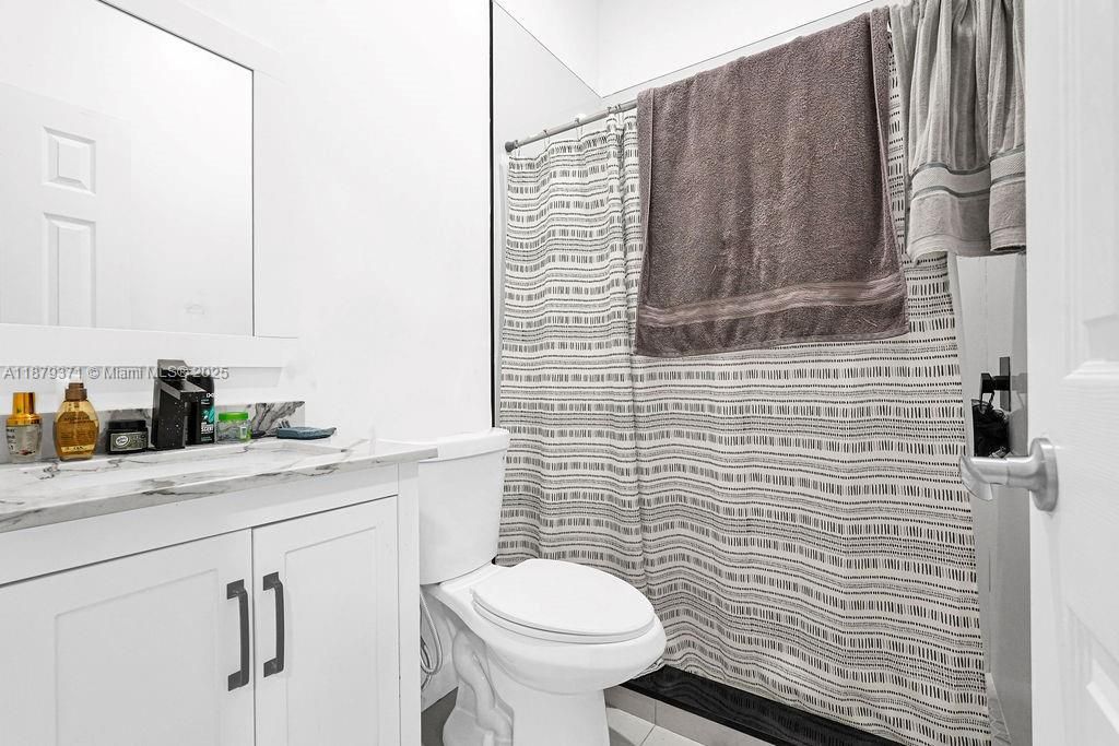 For Sale: $675,000 (4 beds, 3 baths, 1870 Square Feet)