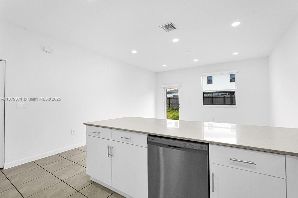 For Sale: $675,000 (4 beds, 3 baths, 1870 Square Feet)