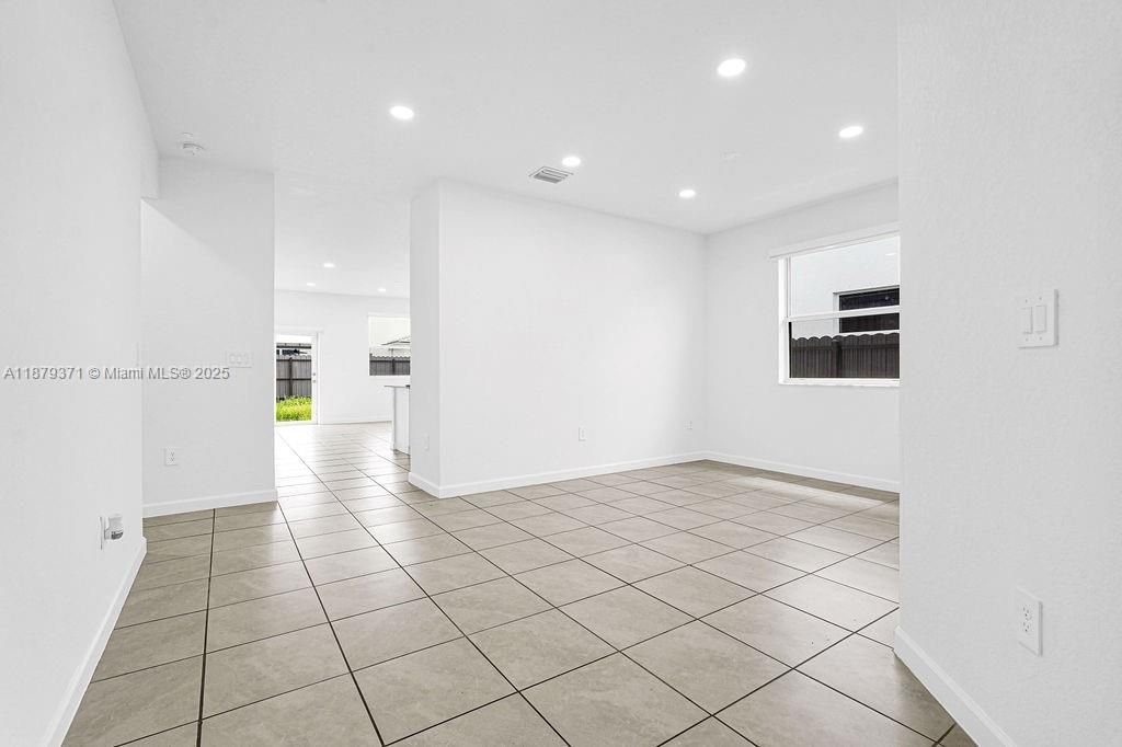 For Sale: $675,000 (4 beds, 3 baths, 1870 Square Feet)