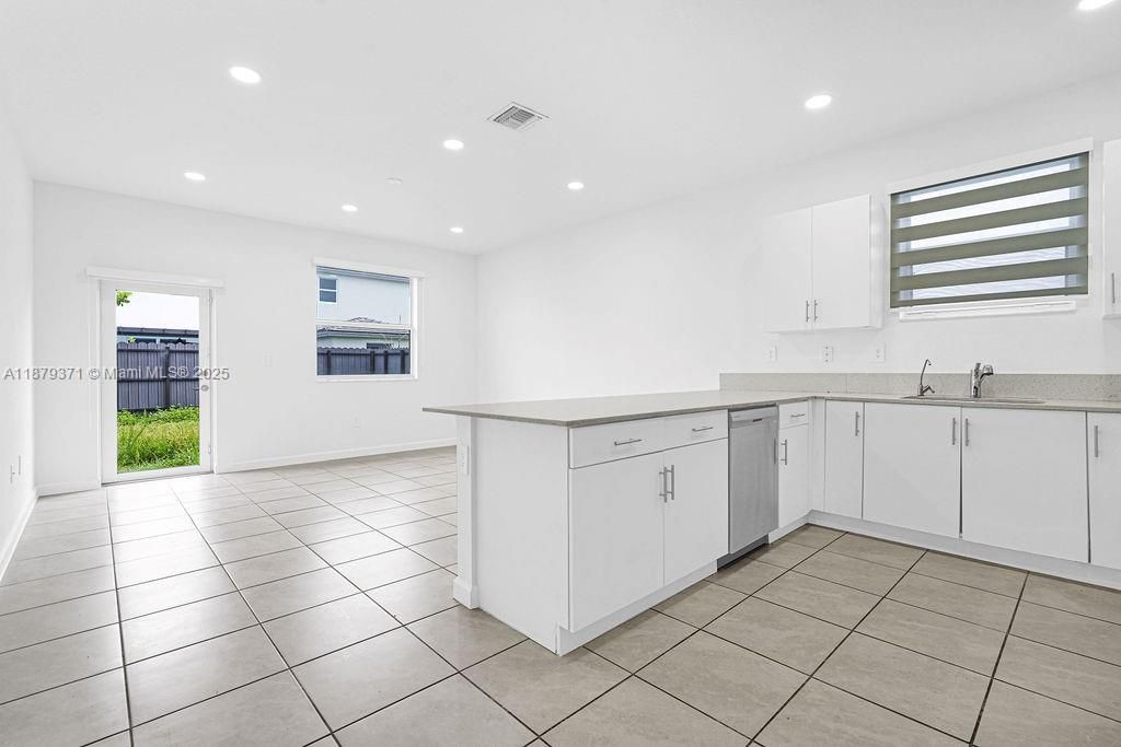 For Sale: $675,000 (4 beds, 3 baths, 1870 Square Feet)