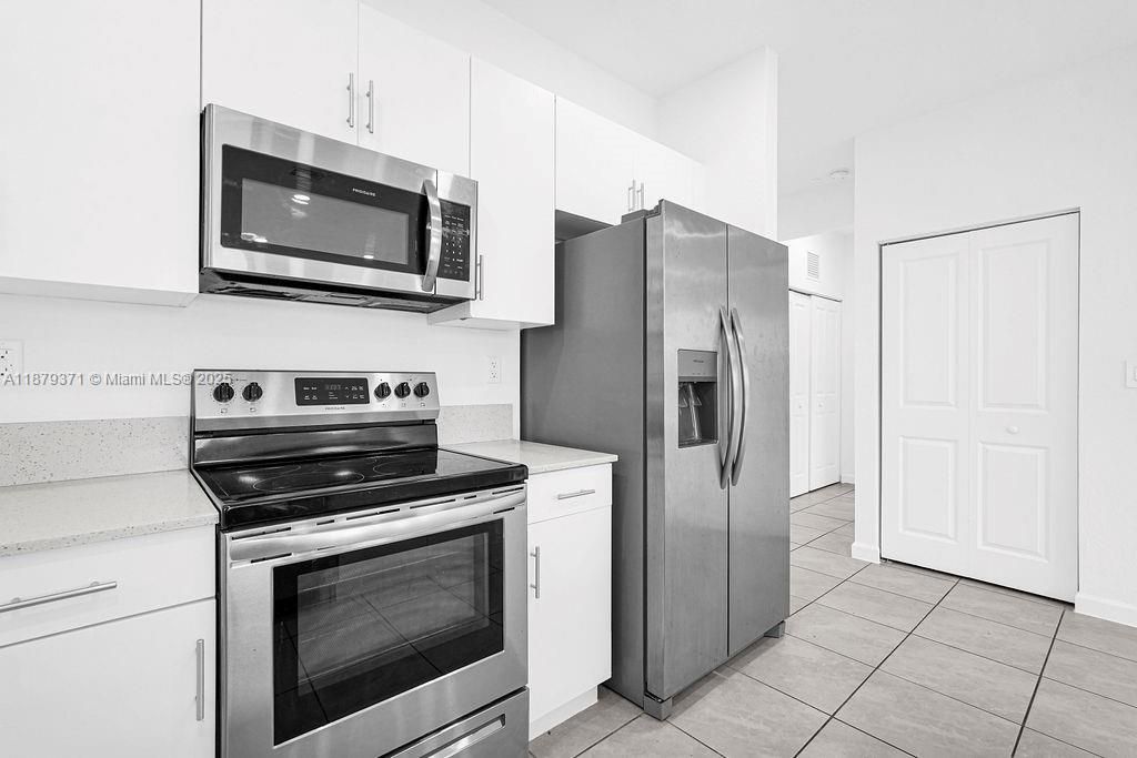 For Sale: $675,000 (4 beds, 3 baths, 1870 Square Feet)