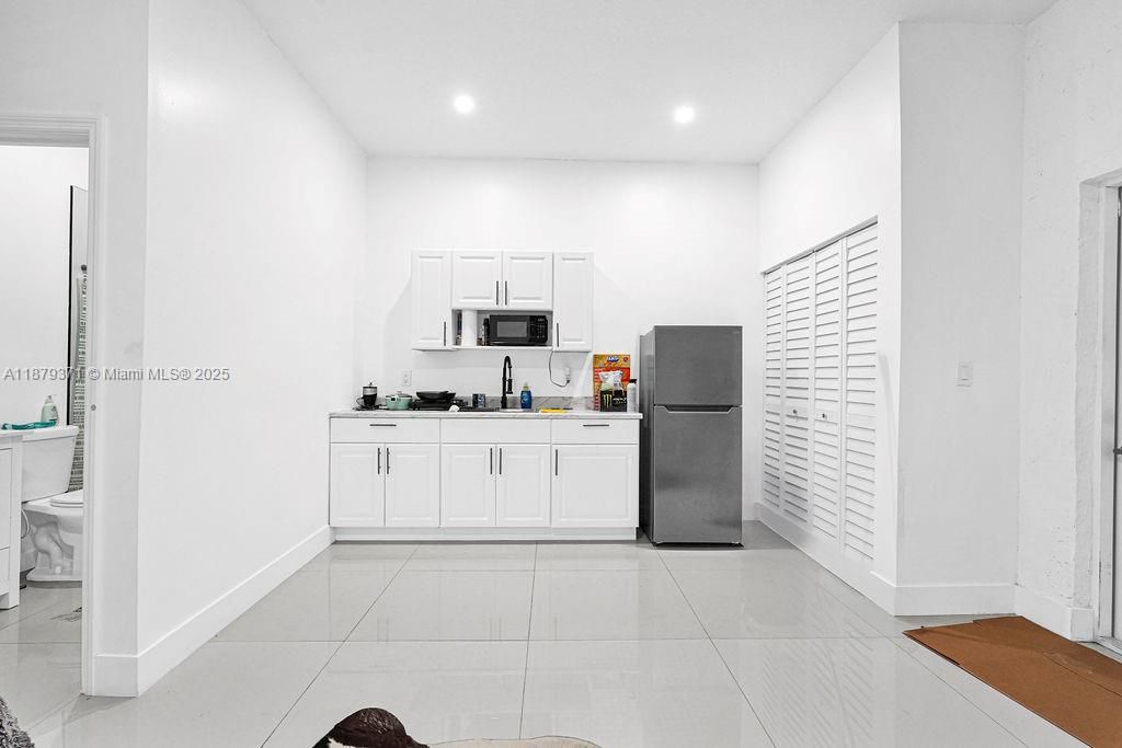 For Sale: $675,000 (4 beds, 3 baths, 1870 Square Feet)