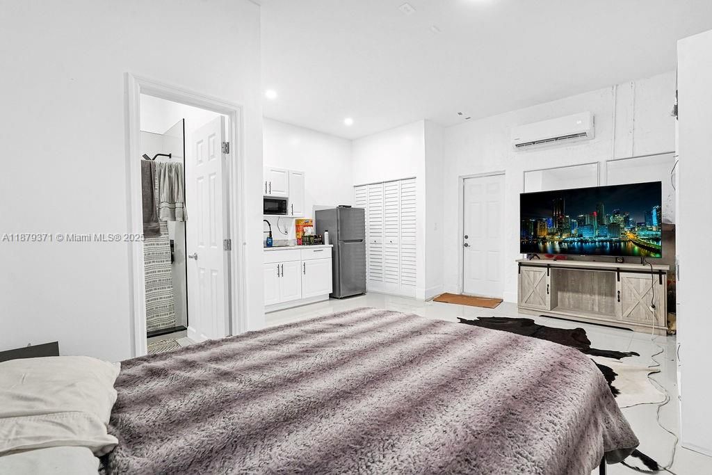 For Sale: $675,000 (4 beds, 3 baths, 1870 Square Feet)