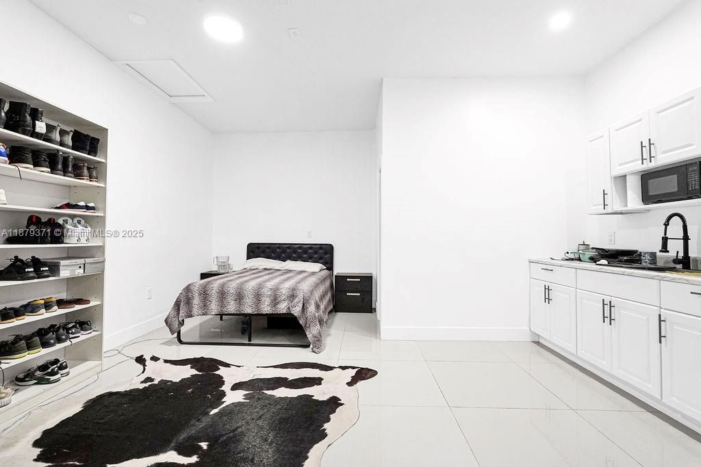 For Sale: $675,000 (4 beds, 3 baths, 1870 Square Feet)