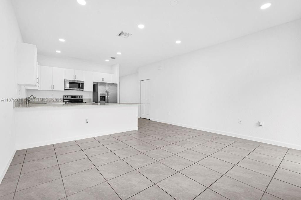 For Sale: $675,000 (4 beds, 3 baths, 1870 Square Feet)