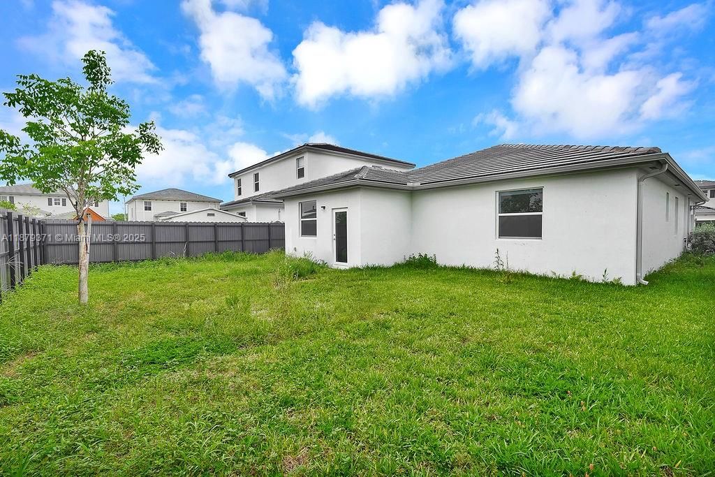 For Sale: $675,000 (4 beds, 3 baths, 1870 Square Feet)