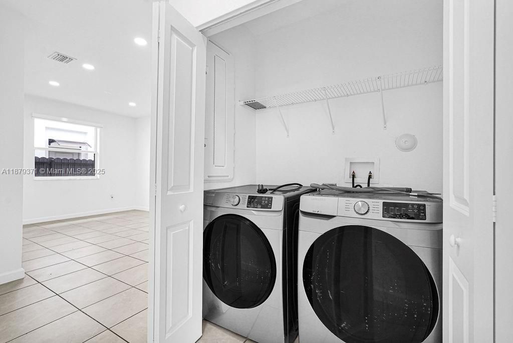 For Sale: $675,000 (4 beds, 3 baths, 1870 Square Feet)