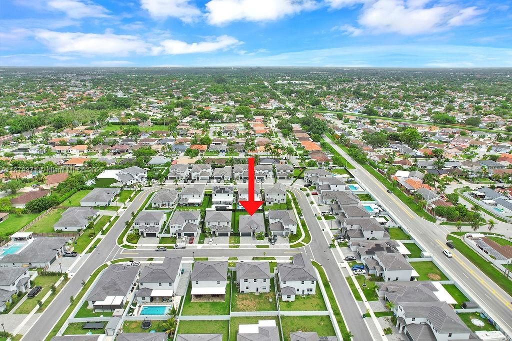 For Sale: $675,000 (4 beds, 3 baths, 1870 Square Feet)