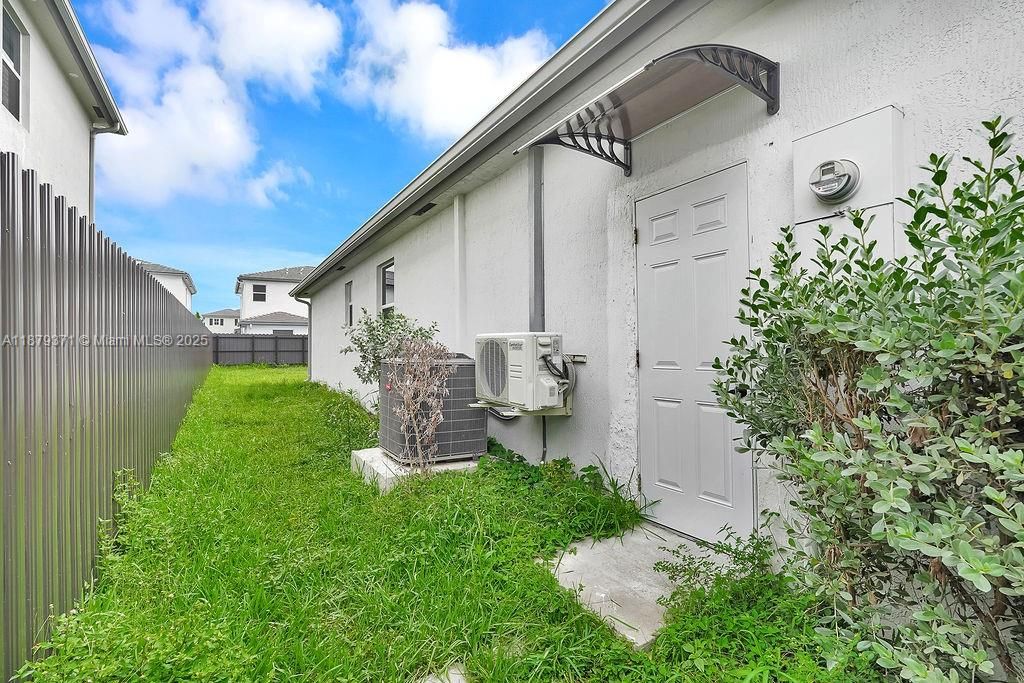 For Sale: $675,000 (4 beds, 3 baths, 1870 Square Feet)