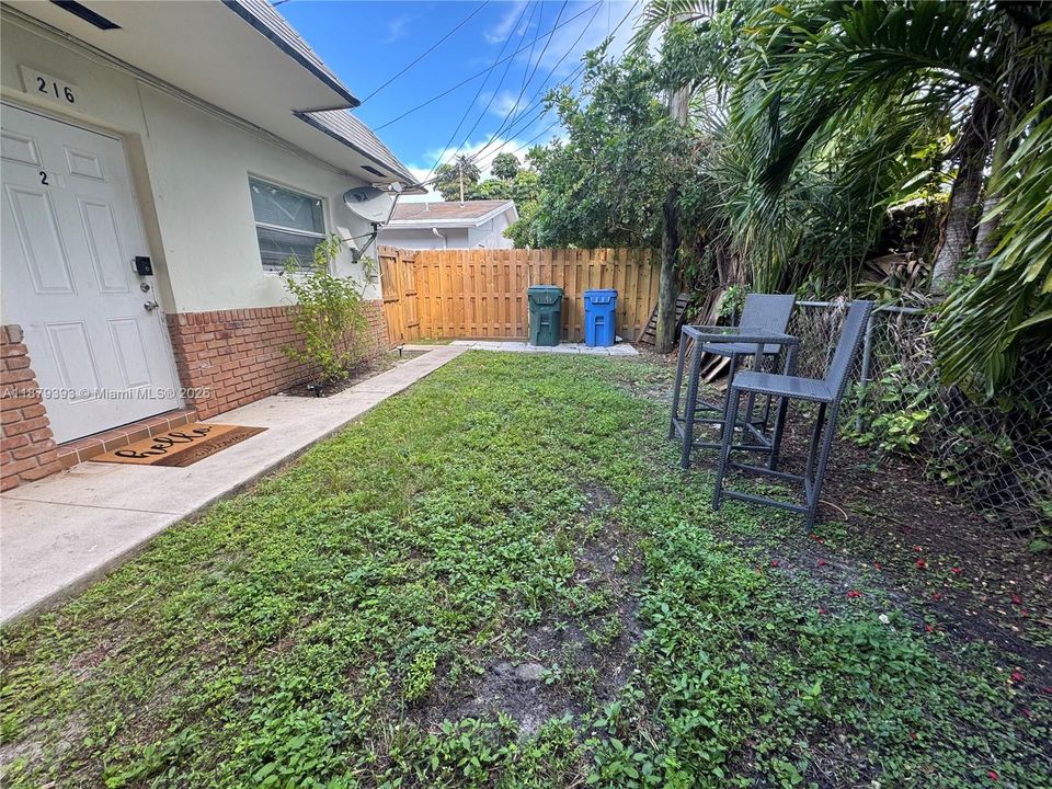 Под контрактом: $1,442 (1 спален, 1 ванн, 700 Квадратных фут)