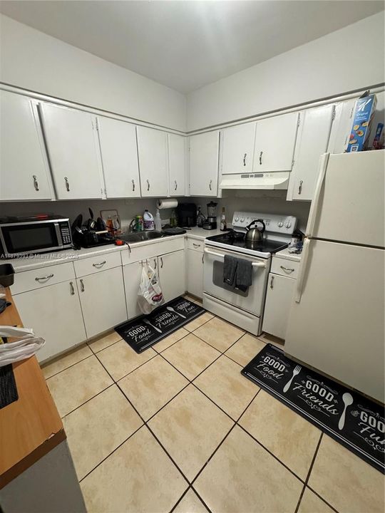 Под контрактом: $1,442 (1 спален, 1 ванн, 700 Квадратных фут)