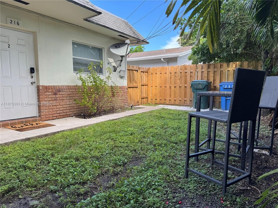 Под контрактом: $1,442 (1 спален, 1 ванн, 700 Квадратных фут)