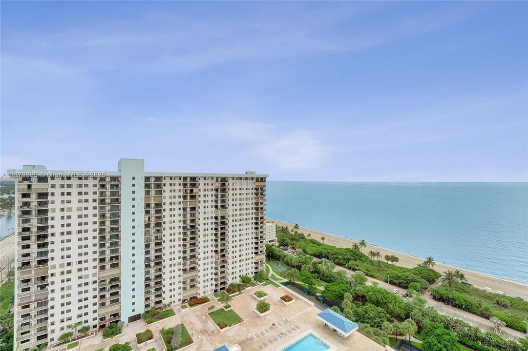 For Sale: $599,999 (1 beds, 1 baths, 1190 Square Feet)