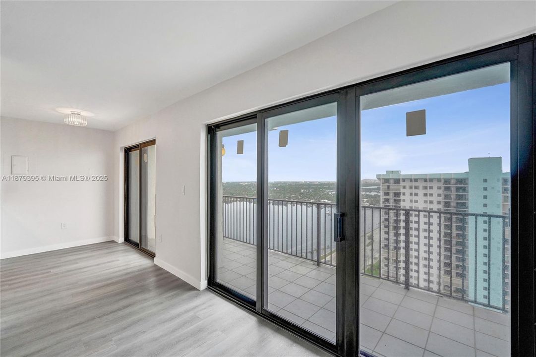 For Sale: $599,999 (1 beds, 1 baths, 1190 Square Feet)