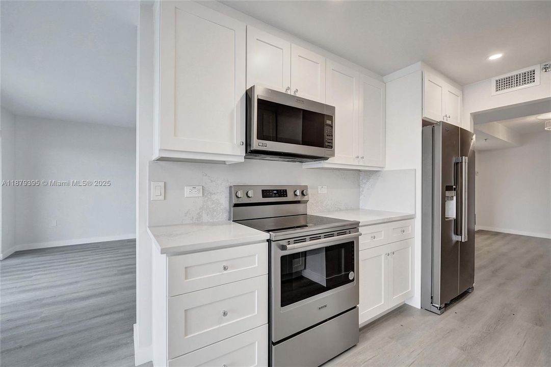 For Sale: $599,999 (1 beds, 1 baths, 1190 Square Feet)