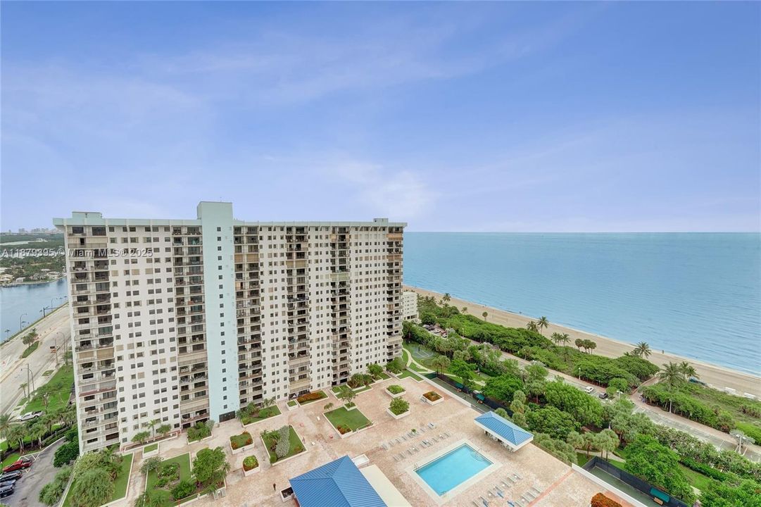 For Sale: $599,999 (1 beds, 1 baths, 1190 Square Feet)