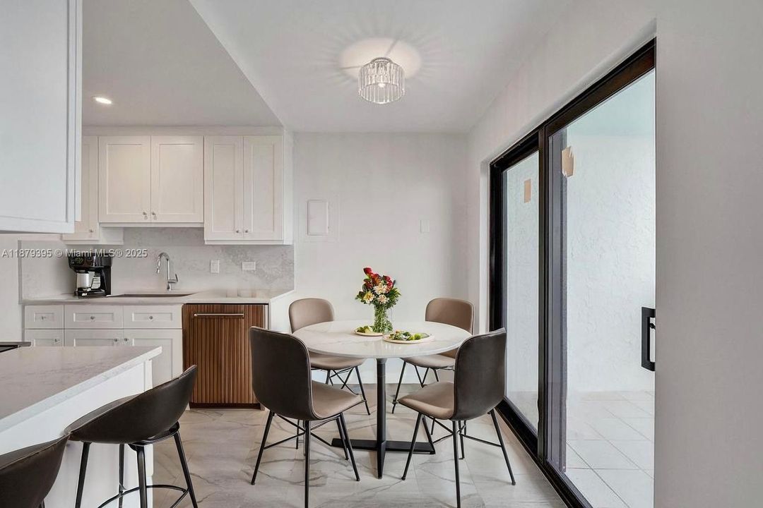 For Sale: $599,999 (1 beds, 1 baths, 1190 Square Feet)