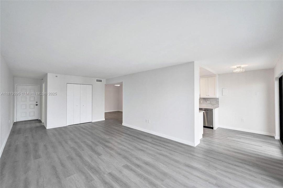 For Sale: $599,999 (1 beds, 1 baths, 1190 Square Feet)