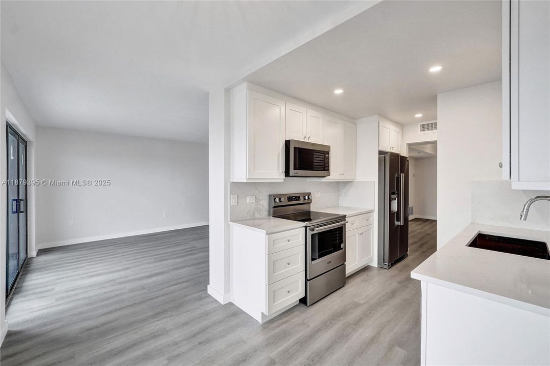 For Sale: $599,999 (1 beds, 1 baths, 1190 Square Feet)