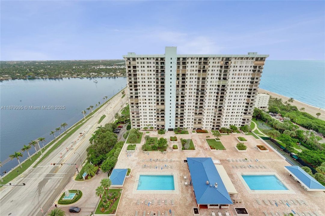 For Sale: $599,999 (1 beds, 1 baths, 1190 Square Feet)