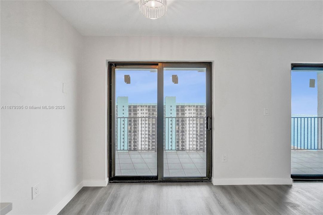 For Sale: $599,999 (1 beds, 1 baths, 1190 Square Feet)