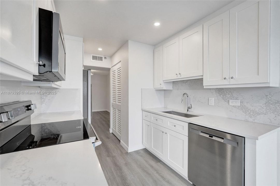 For Sale: $599,999 (1 beds, 1 baths, 1190 Square Feet)