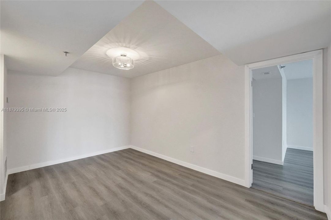 For Sale: $599,999 (1 beds, 1 baths, 1190 Square Feet)