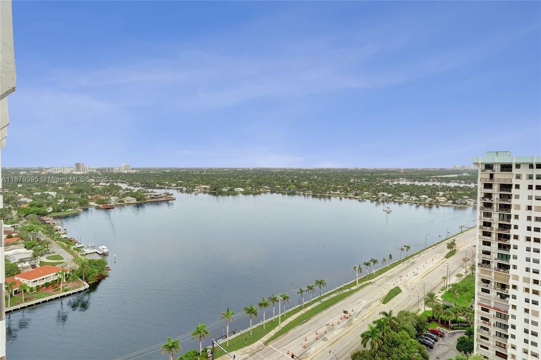 For Sale: $599,999 (1 beds, 1 baths, 1190 Square Feet)