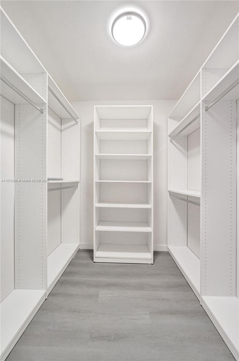 For Sale: $599,999 (1 beds, 1 baths, 1190 Square Feet)