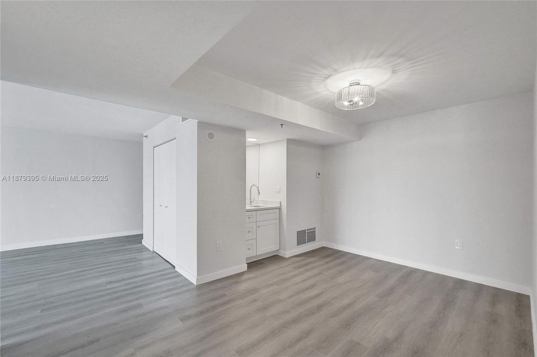 For Sale: $599,999 (1 beds, 1 baths, 1190 Square Feet)