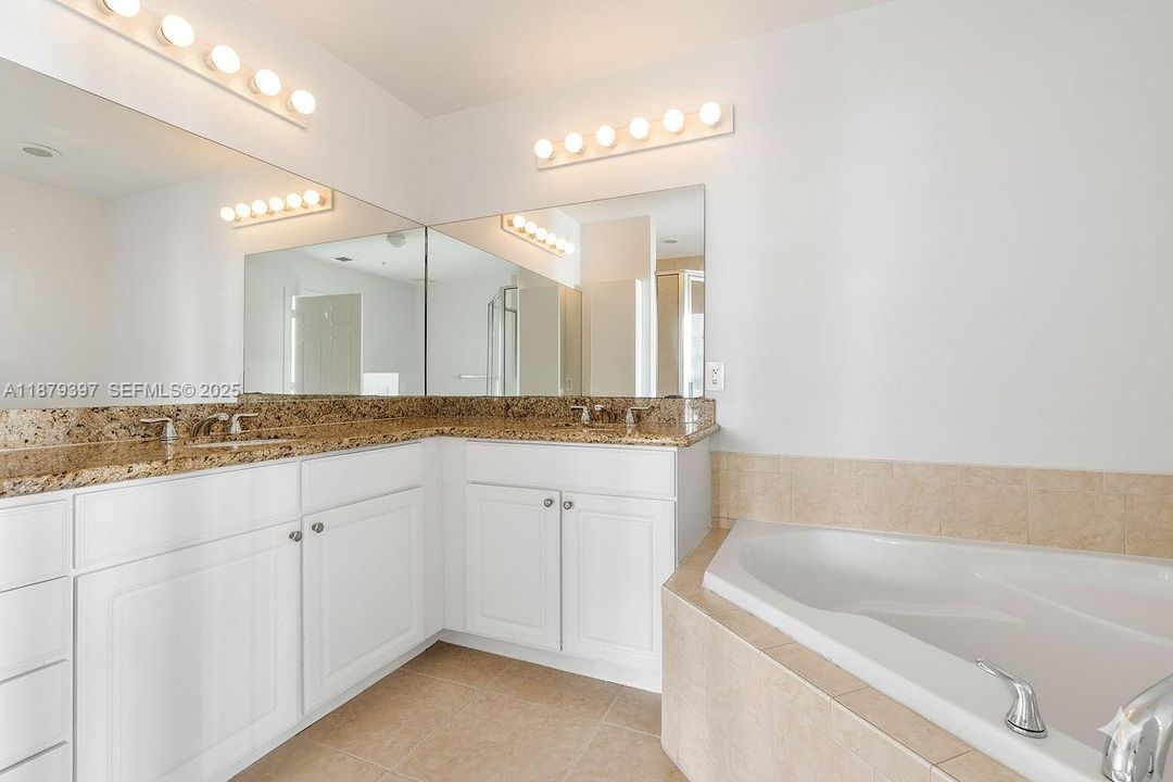 For Sale: $599,000 (2 beds, 1 baths, 1314 Square Feet)