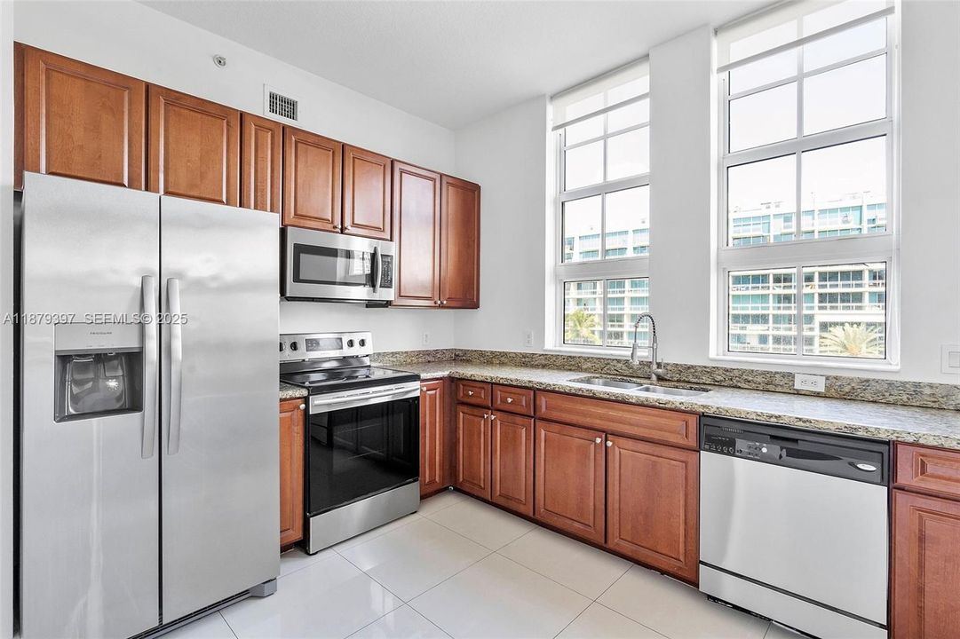 For Sale: $599,000 (2 beds, 1 baths, 1314 Square Feet)