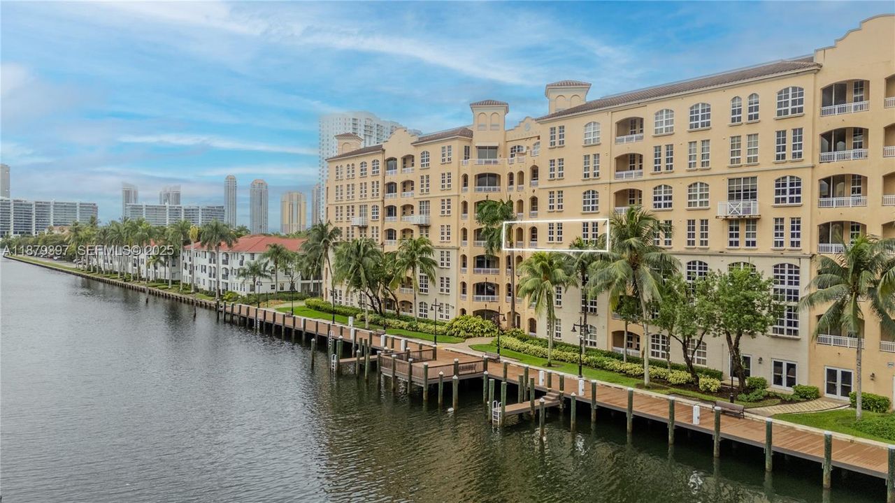 For Sale: $599,000 (2 beds, 1 baths, 1314 Square Feet)