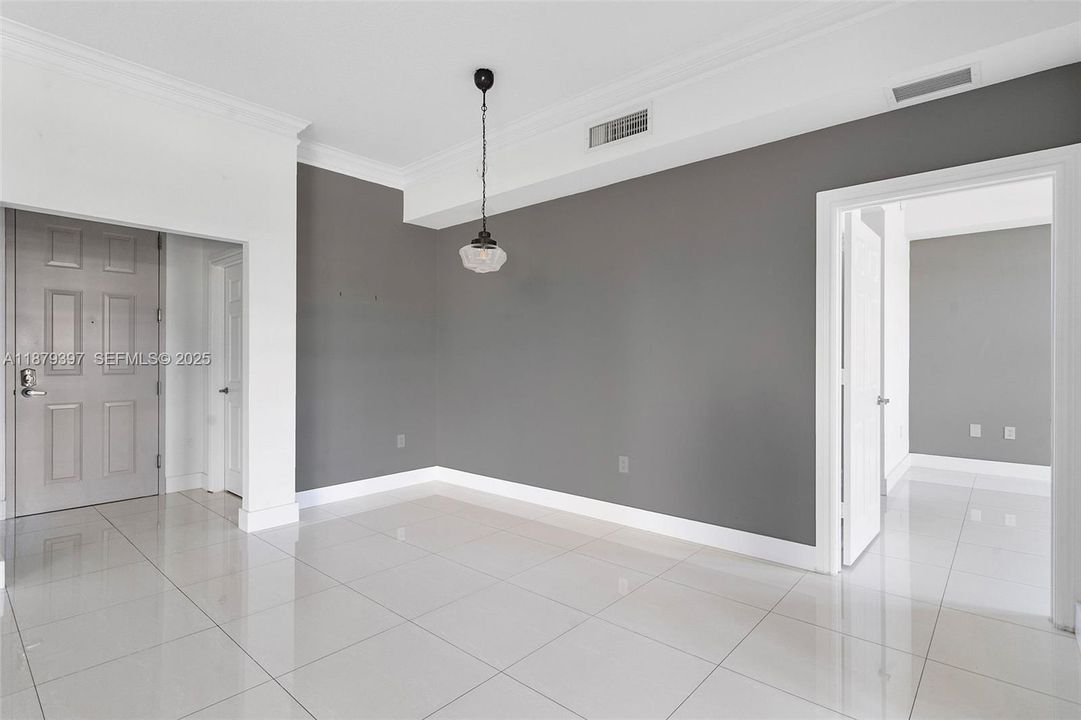 For Sale: $599,000 (2 beds, 1 baths, 1314 Square Feet)