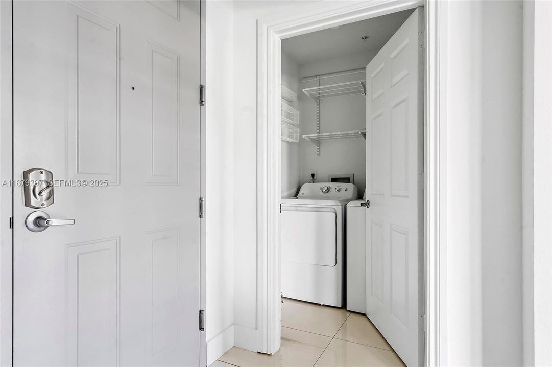 For Sale: $599,000 (2 beds, 1 baths, 1314 Square Feet)