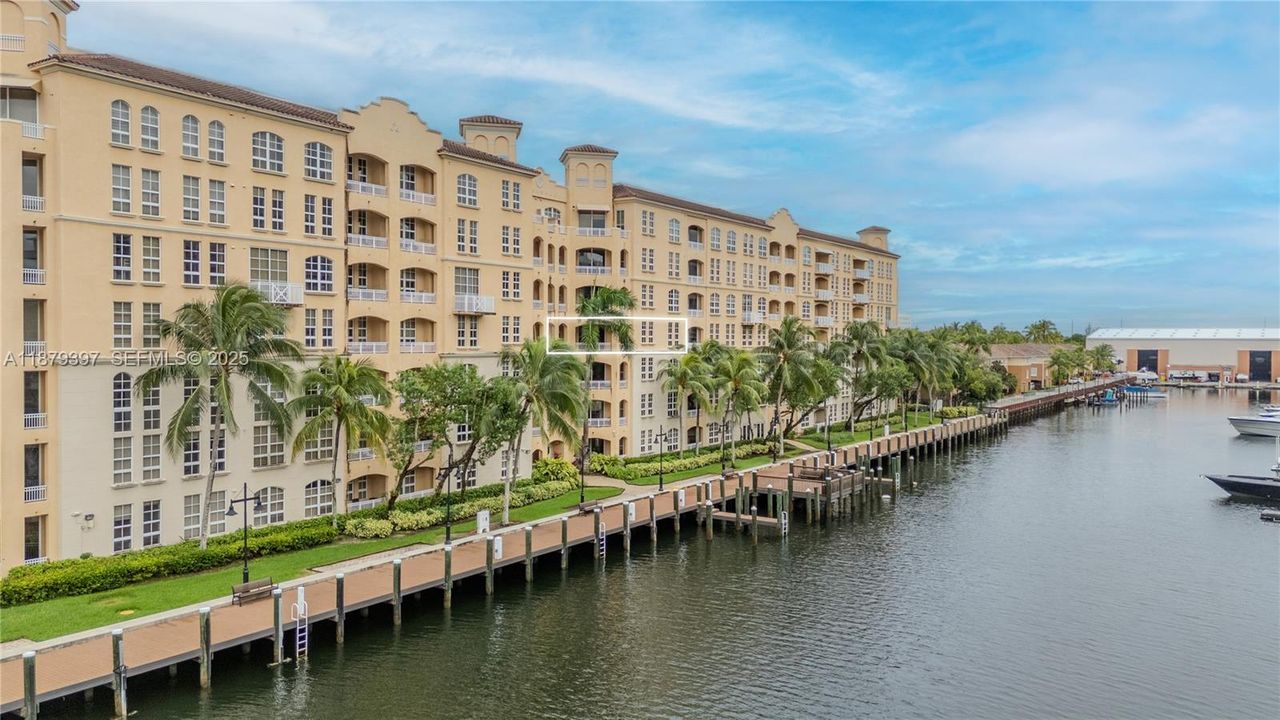 For Sale: $599,000 (2 beds, 1 baths, 1314 Square Feet)