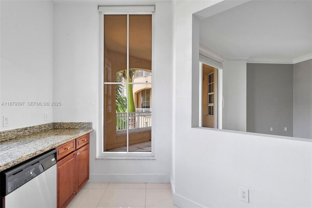 For Sale: $599,000 (2 beds, 1 baths, 1314 Square Feet)