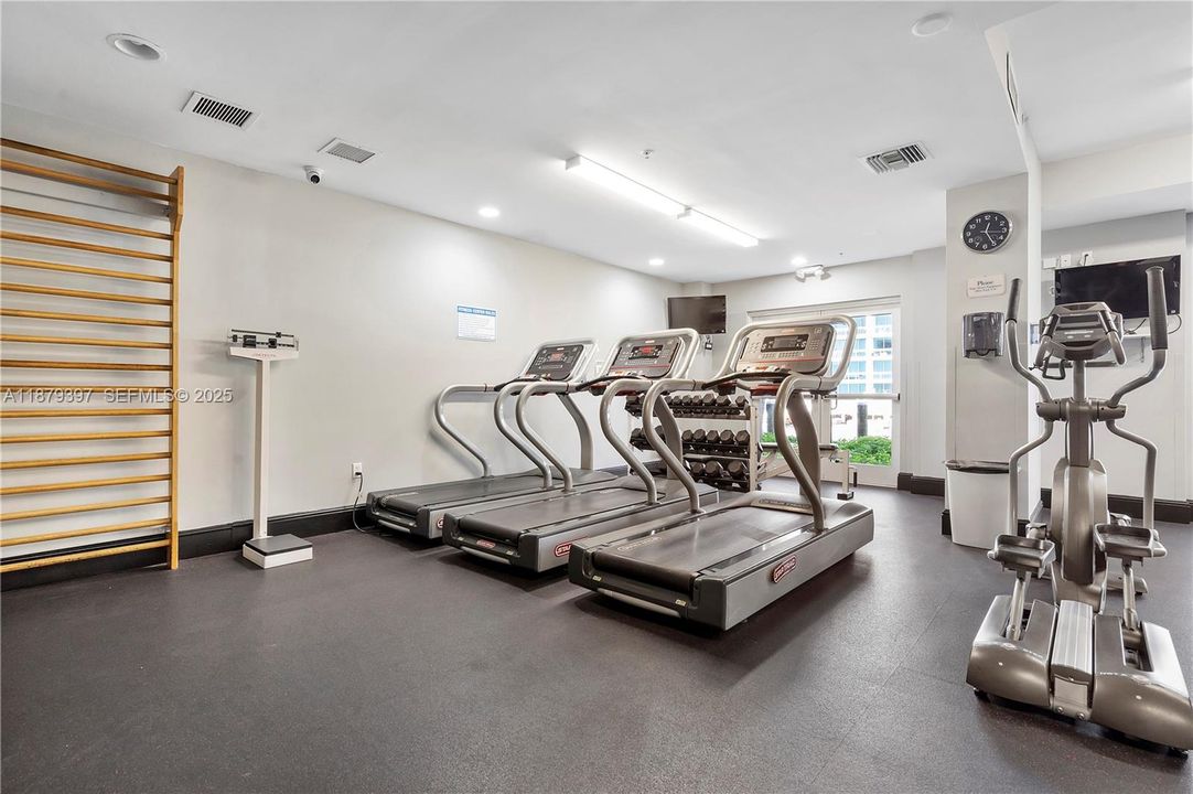 For Sale: $599,000 (2 beds, 1 baths, 1314 Square Feet)