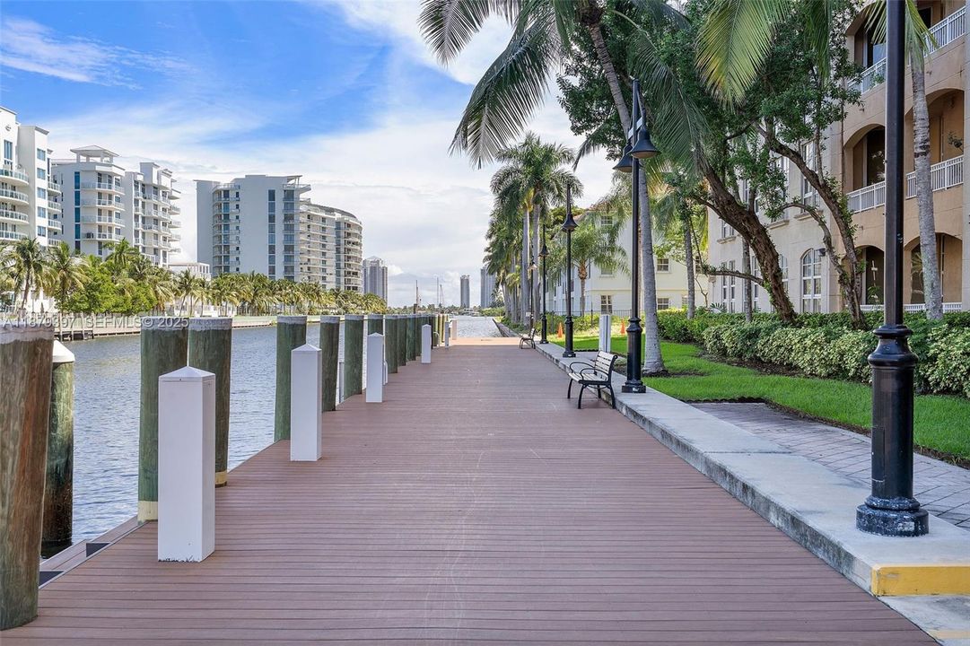 For Sale: $599,000 (2 beds, 1 baths, 1314 Square Feet)