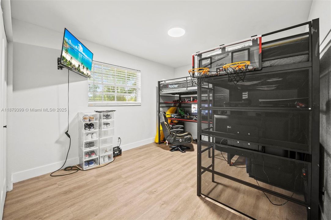 For Sale: $1,750,000 (4 beds, 3 baths, 2492 Square Feet)