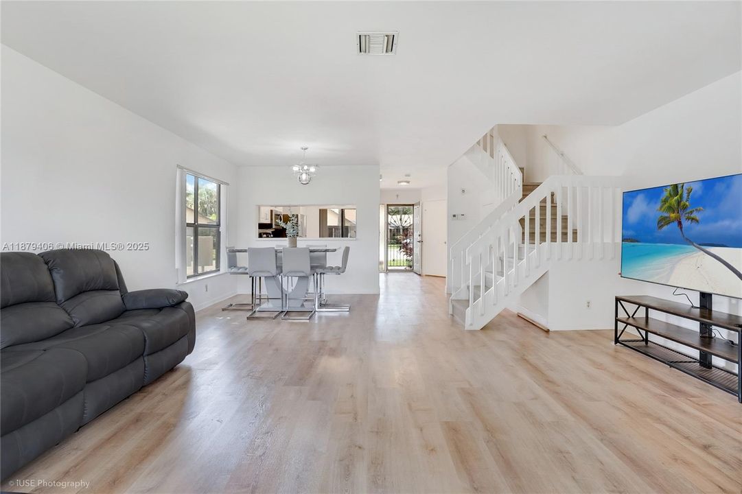 For Sale: $399,000 (3 beds, 2 baths, 1388 Square Feet)