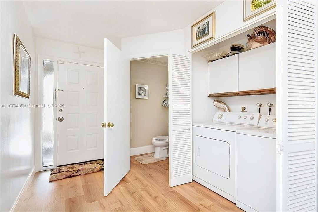 For Sale: $399,000 (3 beds, 2 baths, 1388 Square Feet)