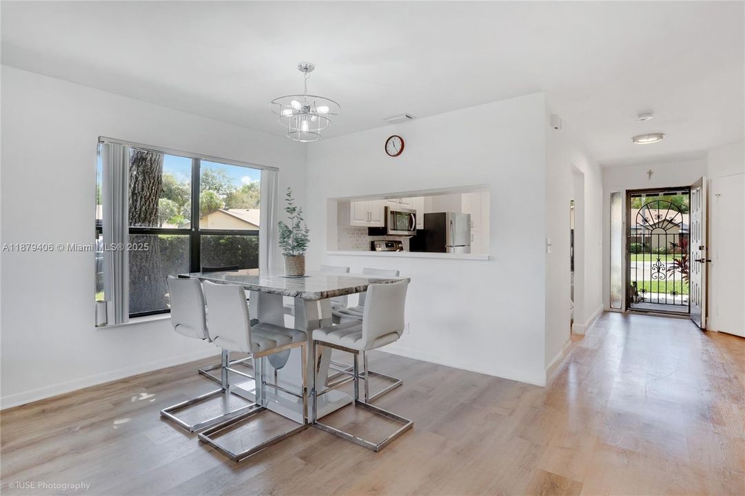 For Sale: $399,000 (3 beds, 2 baths, 1388 Square Feet)