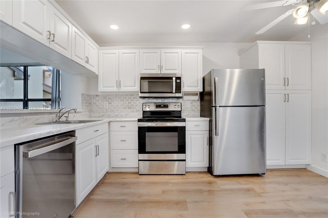 For Sale: $399,000 (3 beds, 2 baths, 1388 Square Feet)