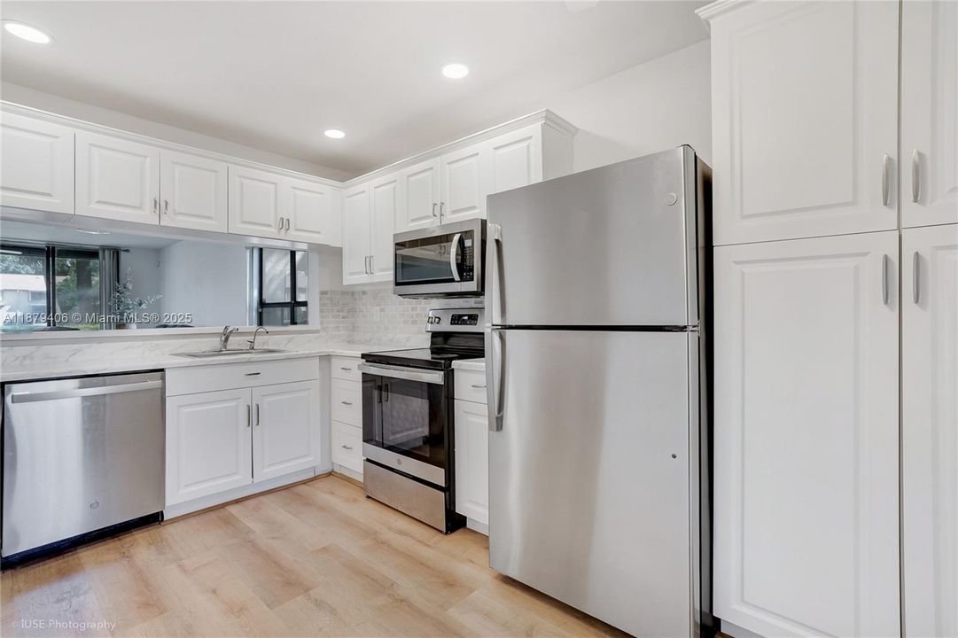 For Sale: $399,000 (3 beds, 2 baths, 1388 Square Feet)