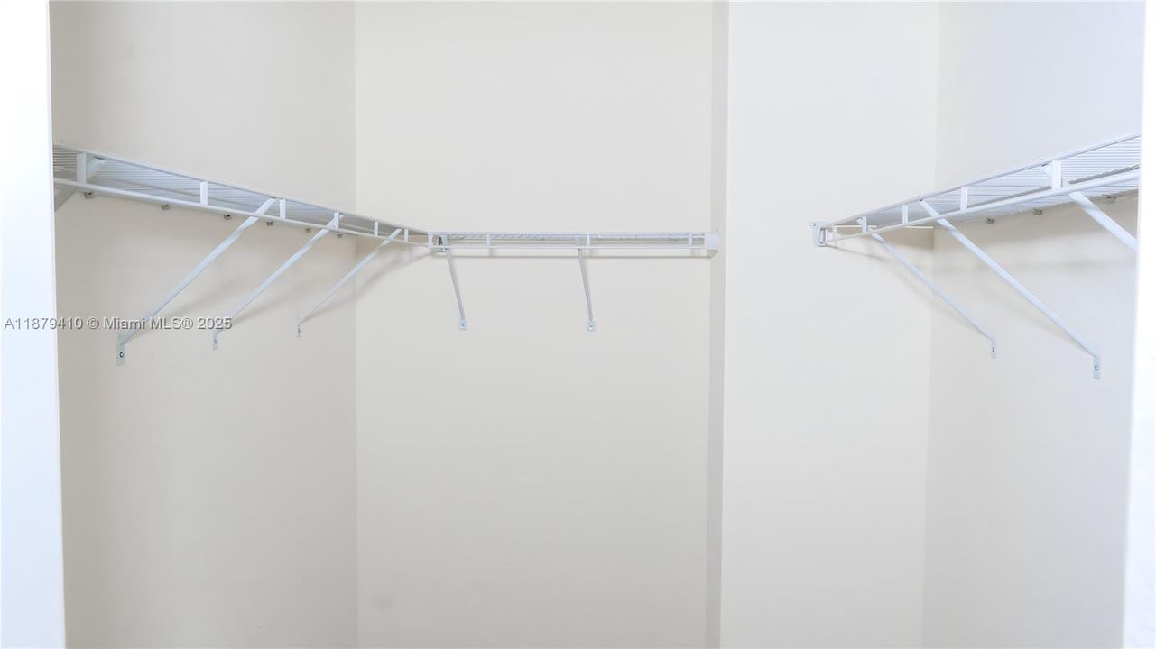 For Sale: $550,000 (3 beds, 2 baths, 1751 Square Feet)