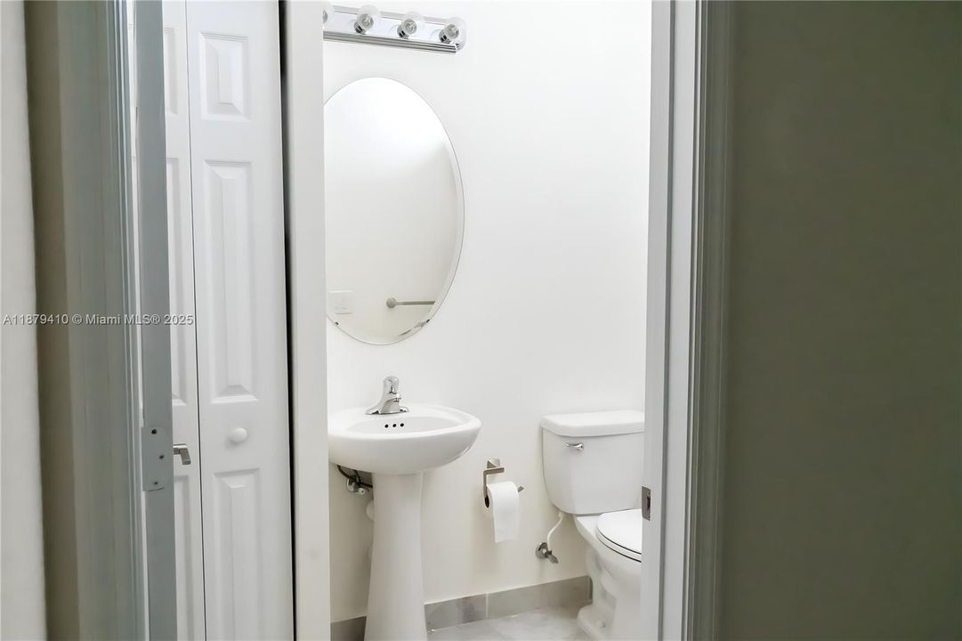 For Sale: $550,000 (3 beds, 2 baths, 1751 Square Feet)