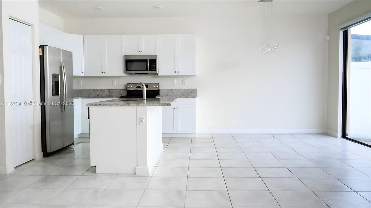 For Sale: $550,000 (3 beds, 2 baths, 1751 Square Feet)